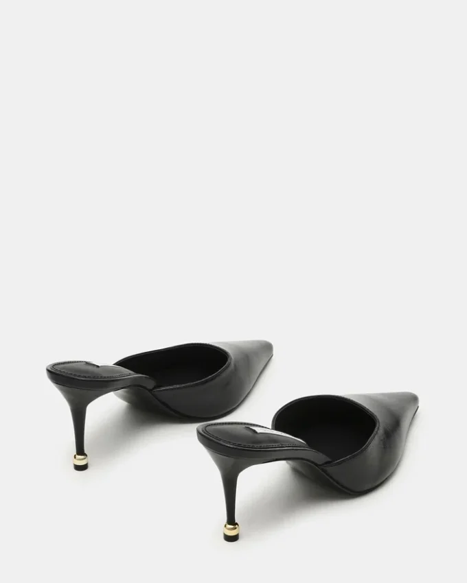 Adeline in pelle nera