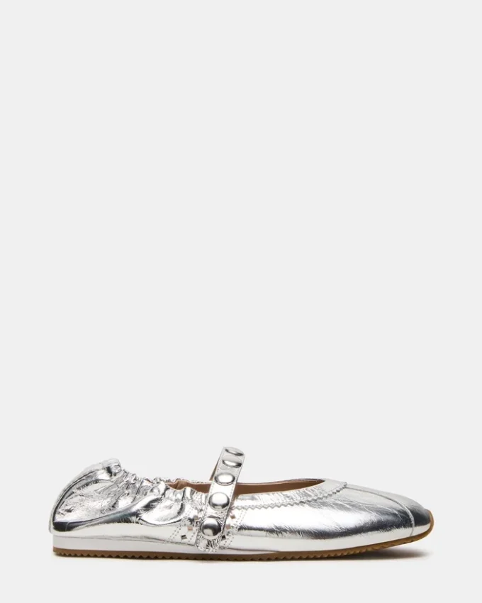 Anaya in pelle argentata con borchie Anaya in pelle argentata con borchie