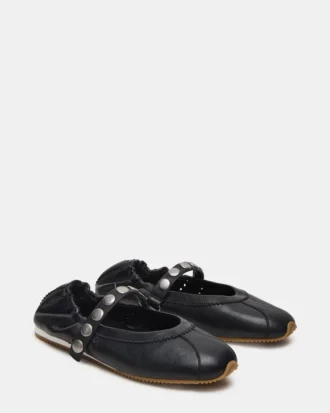 Anaya in pelle nera con borchie