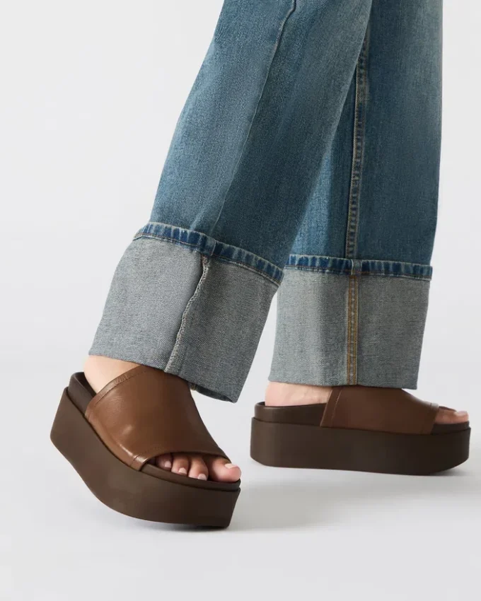 Arwen in pelle marrone