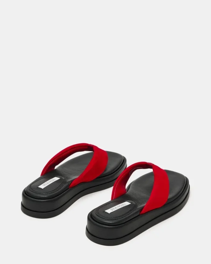 Bella in camoscio rosso Bella in camoscio rosso