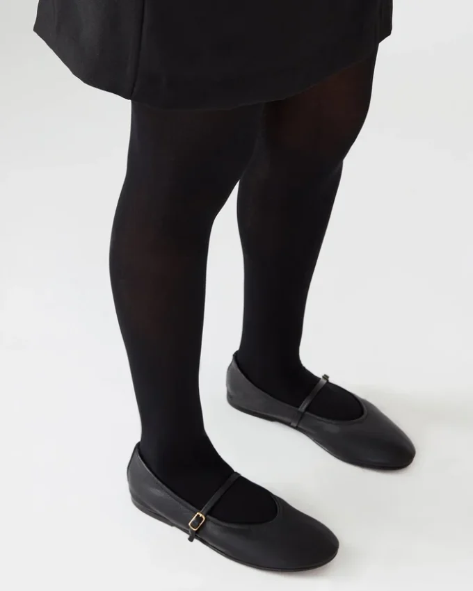 Besette in pelle nera