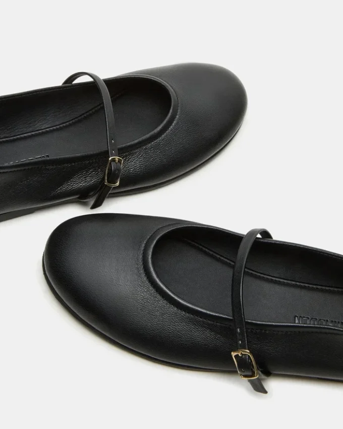 Besette in pelle nera