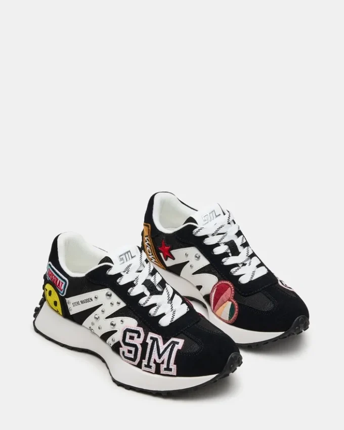 Campo Nero con toppe multicolori Campo Nero con toppe multicolori