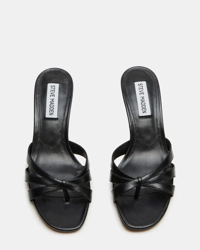 Cary in pelle nera Cary in pelle nera