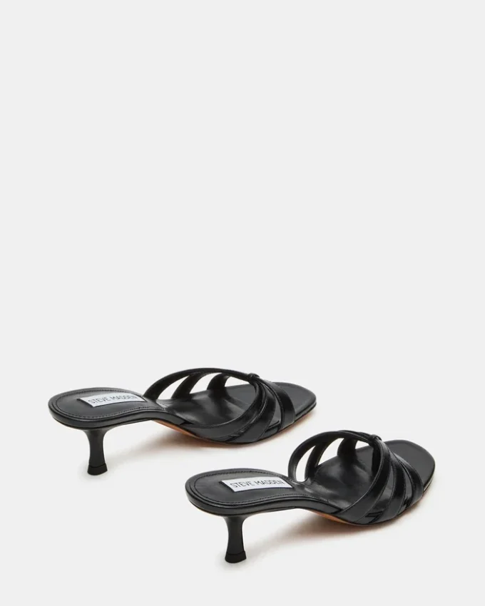 Cary in pelle nera Cary in pelle nera