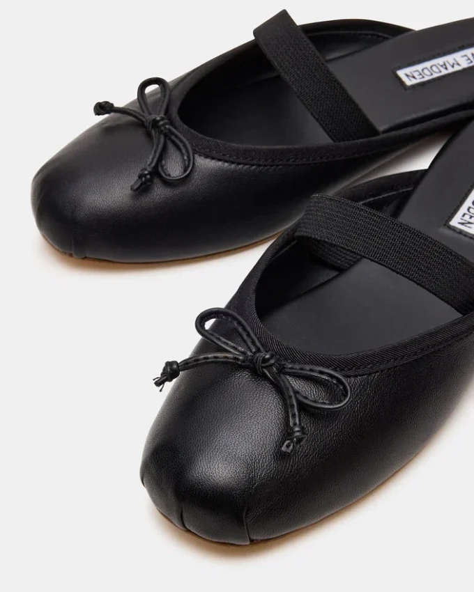 Cutesy in pelle nera