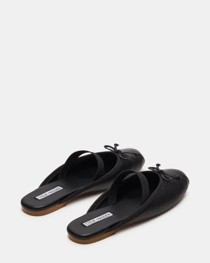 Cutesy in pelle nera