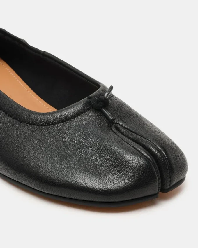 Cyra in pelle nera Cyra in pelle nera