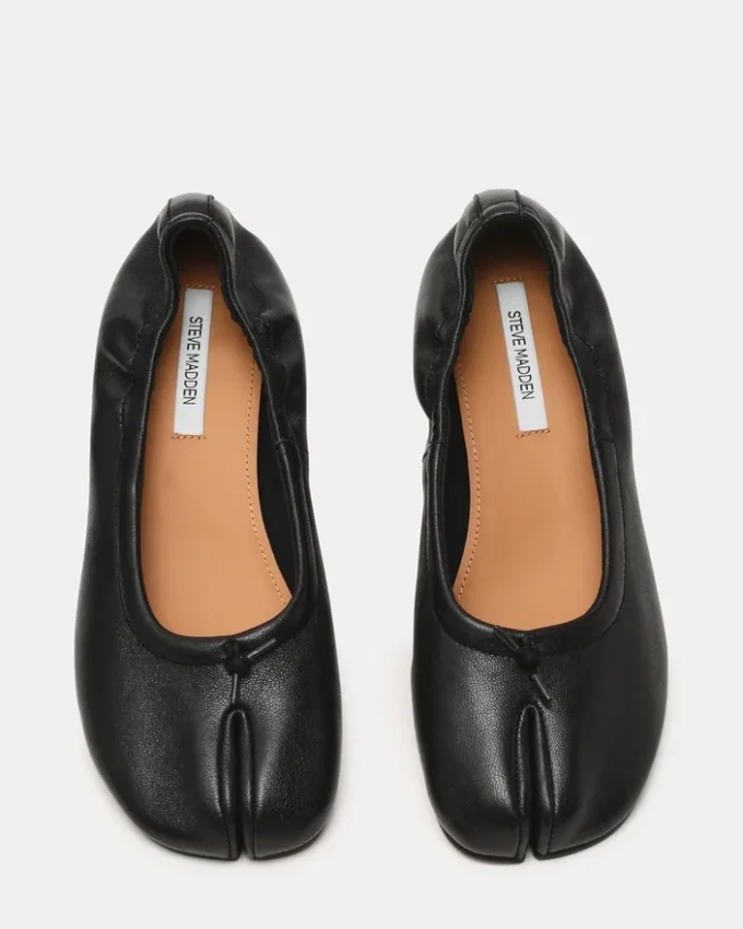 Cyra in pelle nera Cyra in pelle nera