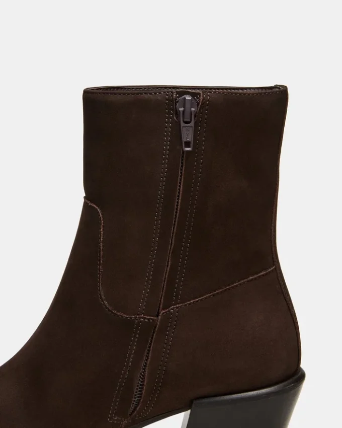 Daney Brown in pelle scamosciata