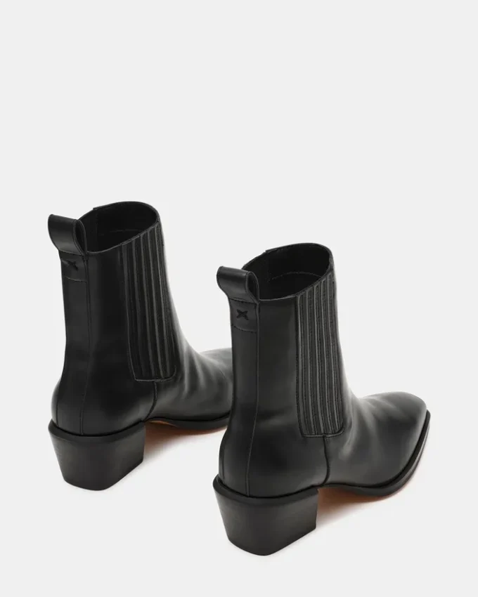 Darsen in pelle nera