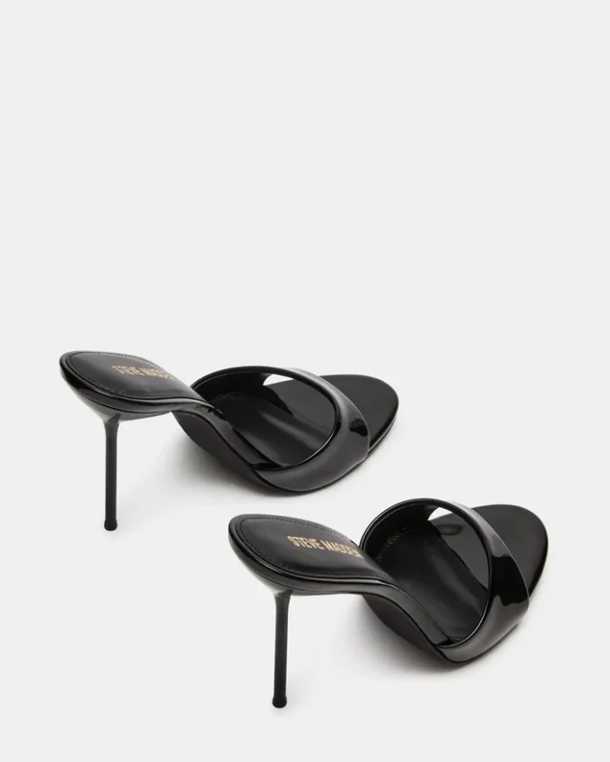 Davina in vernice nera