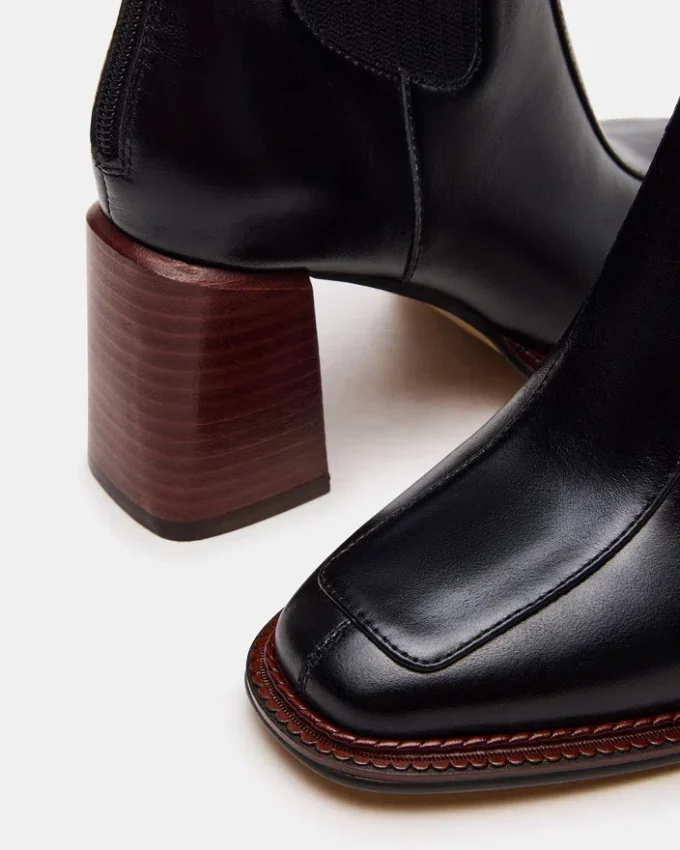 Downtown in pelle nera