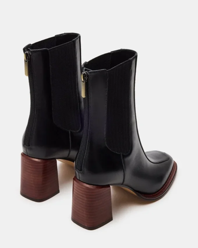 Downtown in pelle nera