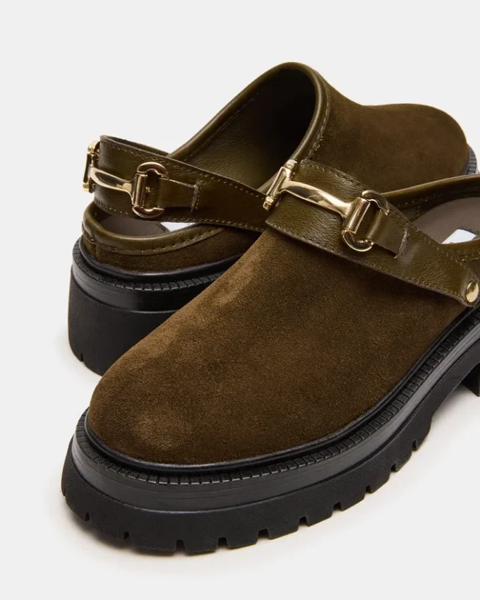 Erba in pelle scamosciata color oliva Erba in pelle scamosciata color oliva