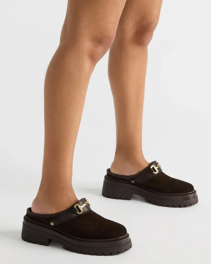 Erba in pelle scamosciata marrone