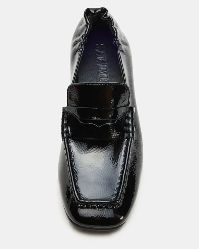 Estee in vernice nera increspata