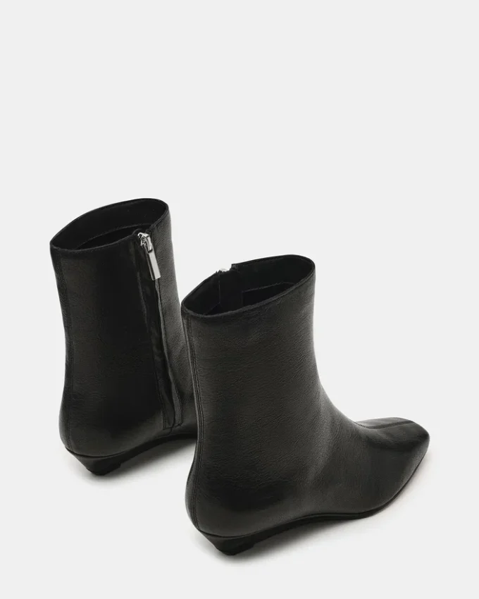 Flaire in pelle nera