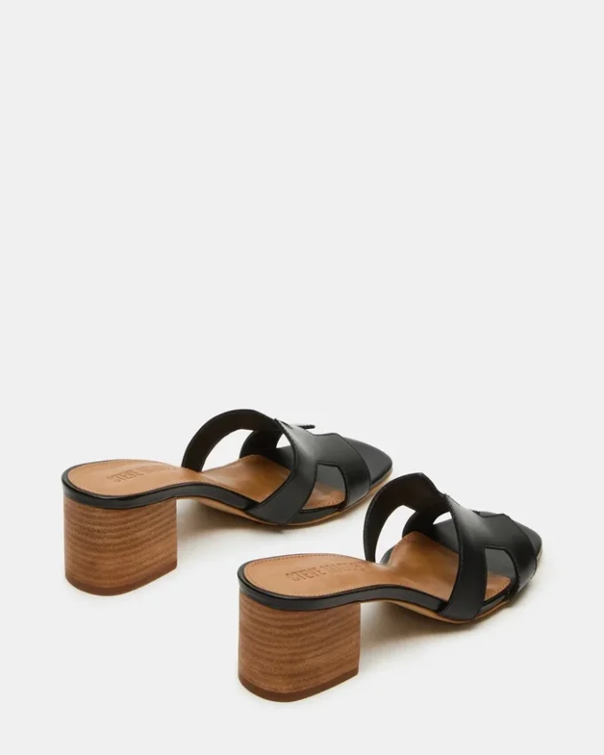 Hana in pelle nera Hana in pelle nera