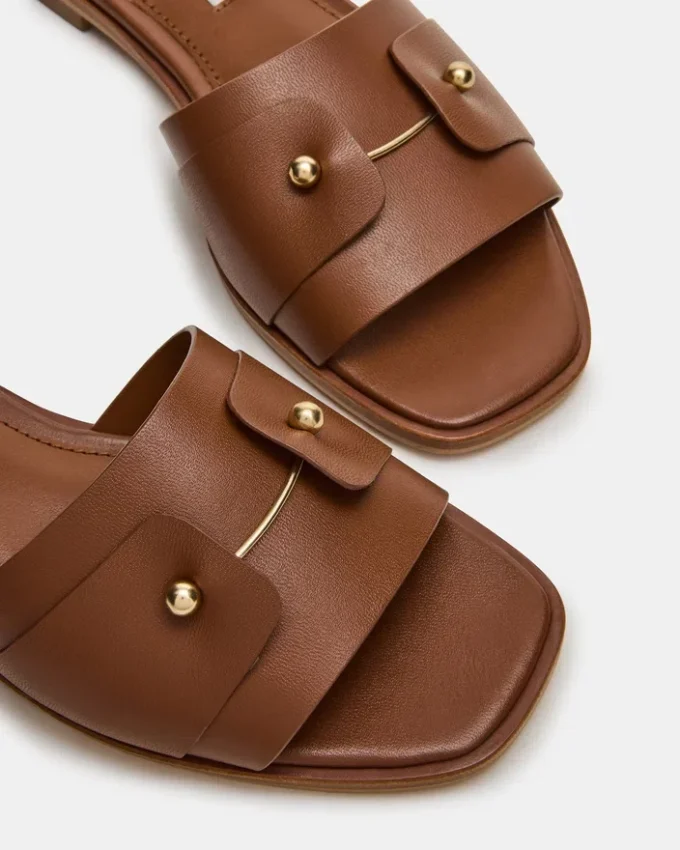 Hasten in pelle marrone