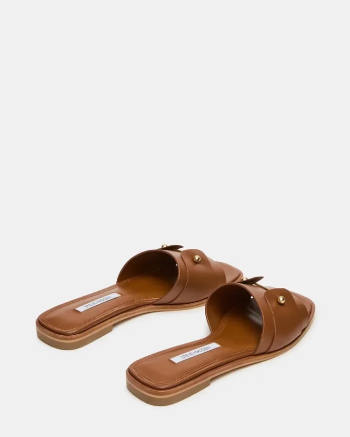 Hasten in pelle marrone