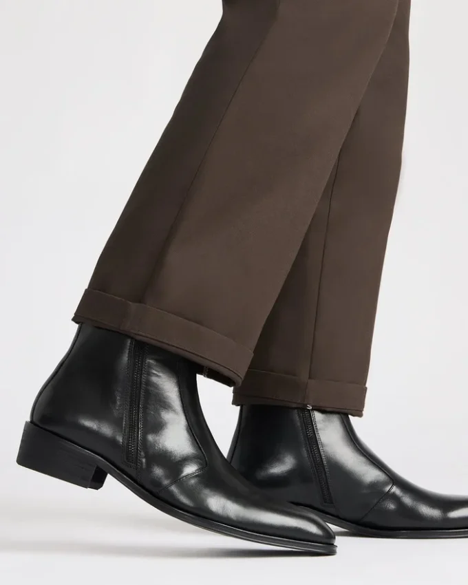 Haynes in pelle nera