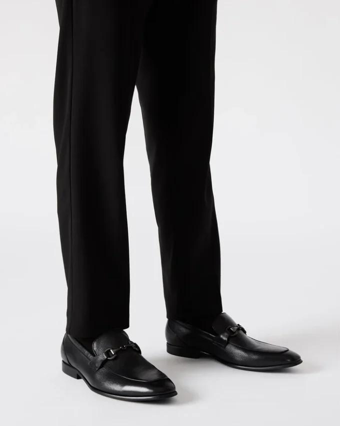 Jayshan in pelle nera Jayshan in pelle nera