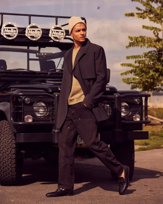 Jayshan in pelle nera Jayshan in pelle nera