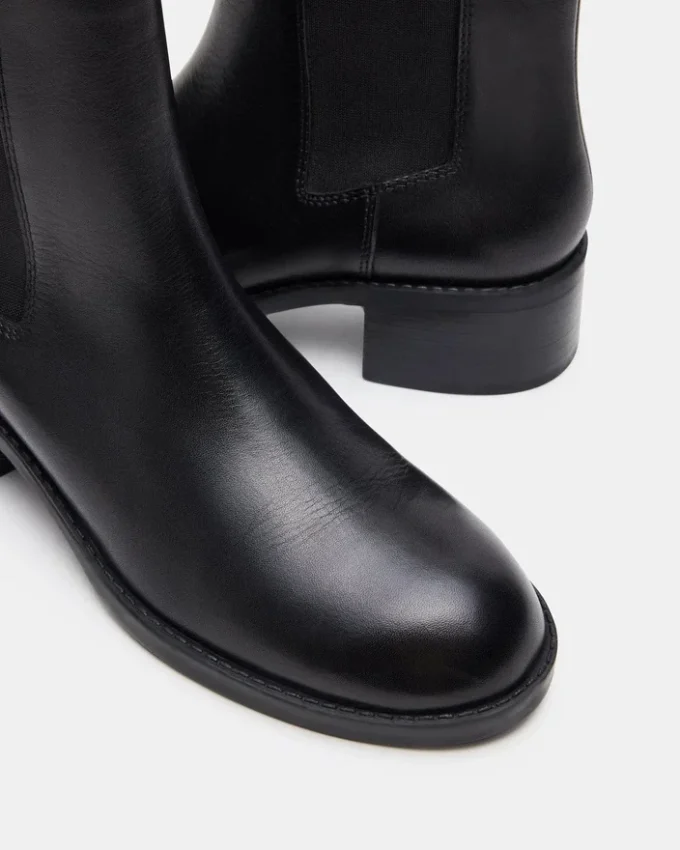 Kaplan in pelle nera