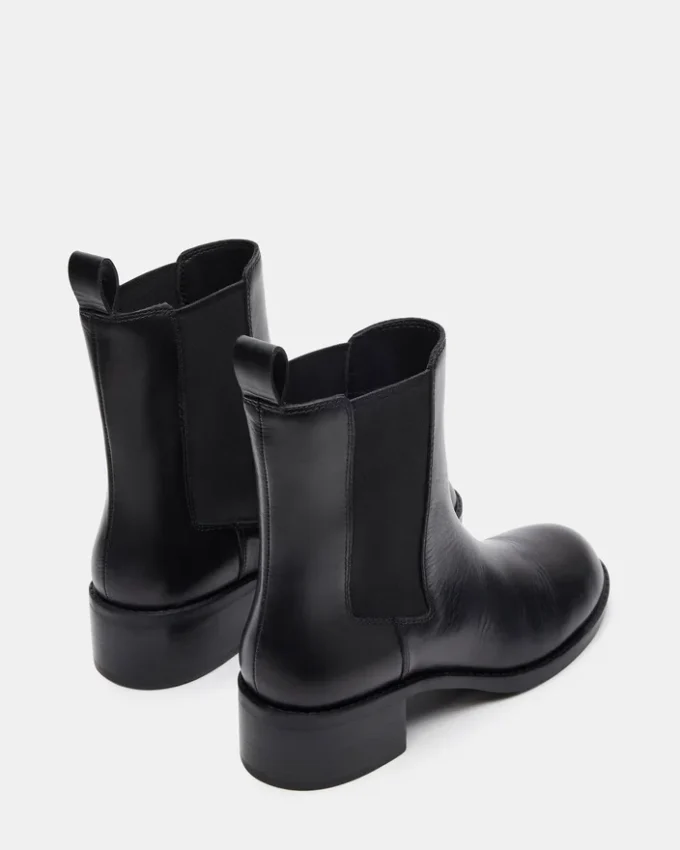 Kaplan in pelle nera