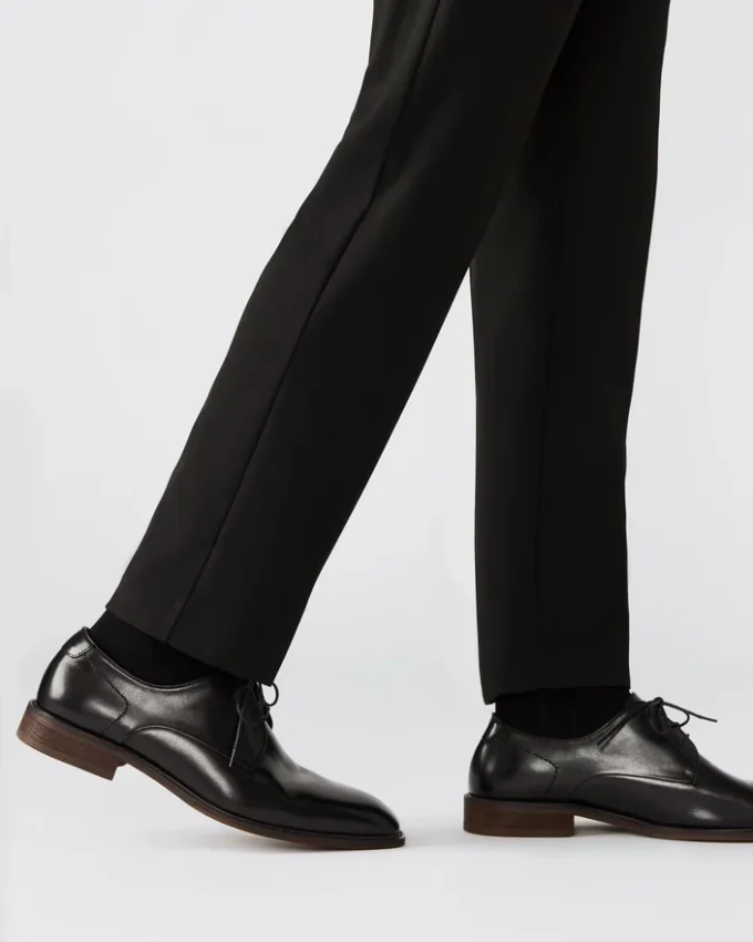 Leland in pelle nera