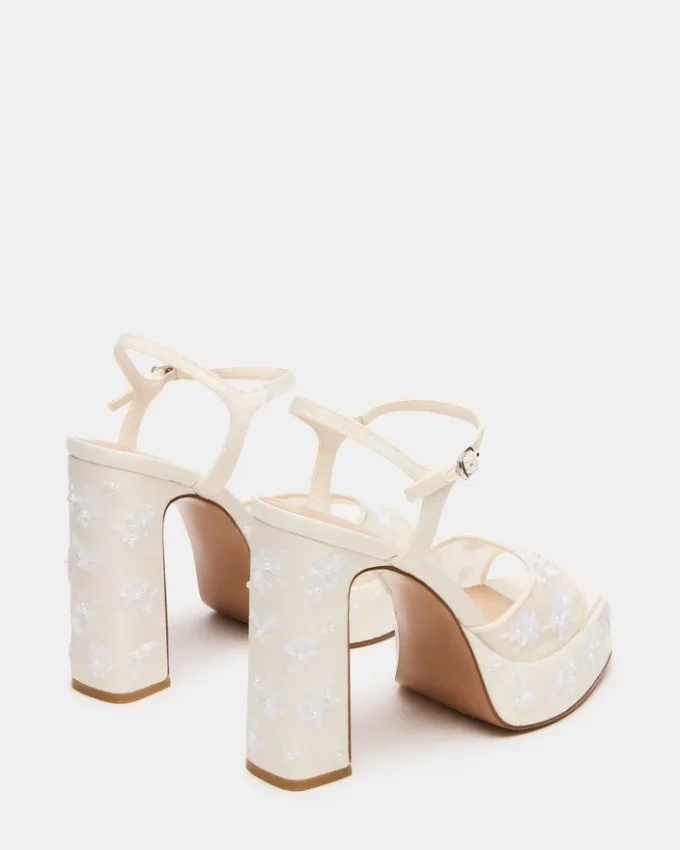 Liandra in rete bianca decorata