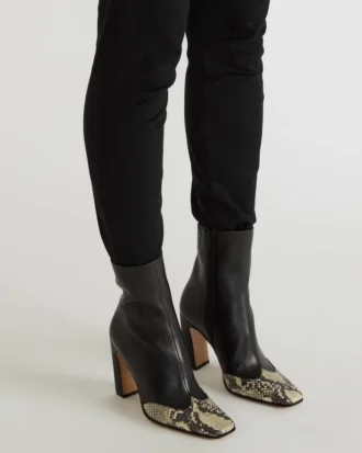 Lyle in pelle nera con serpente