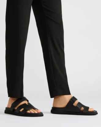 Maiven in pelle nera