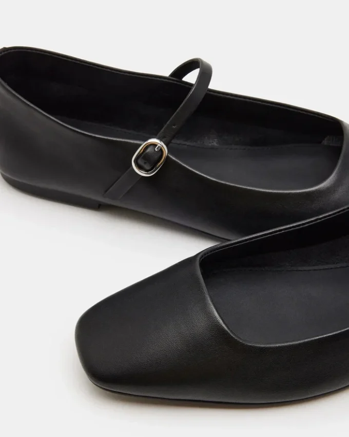 Maple in pelle nera Maple in pelle nera