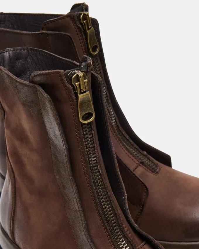 Milton Brown in pelle