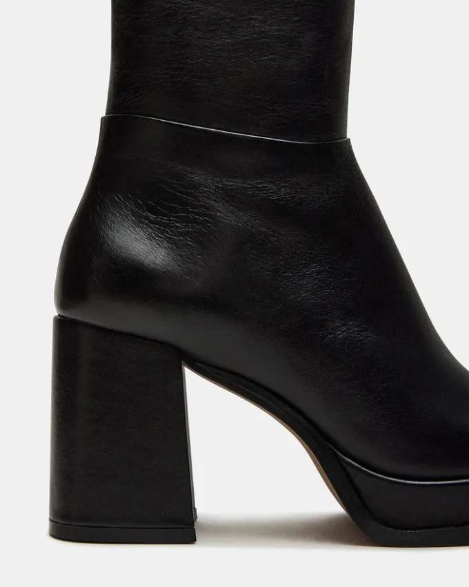 Misterioso in pelle nera Misterioso in pelle nera