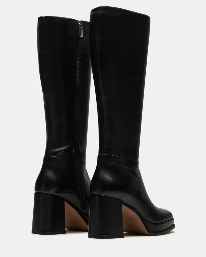 Misterioso in pelle nera Misterioso in pelle nera