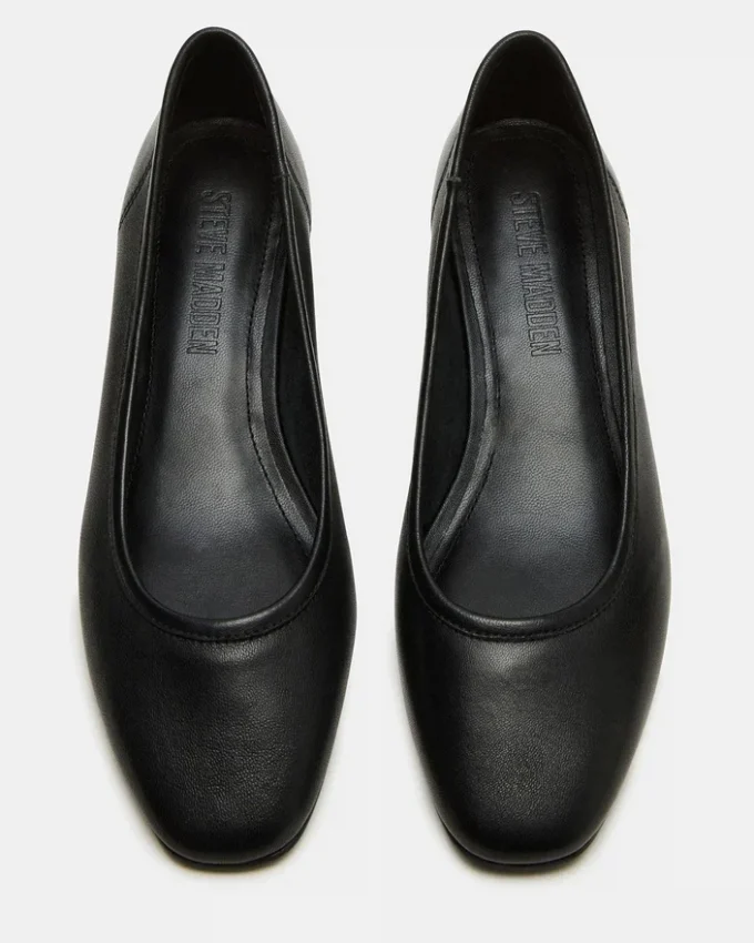 Mollie in pelle nera