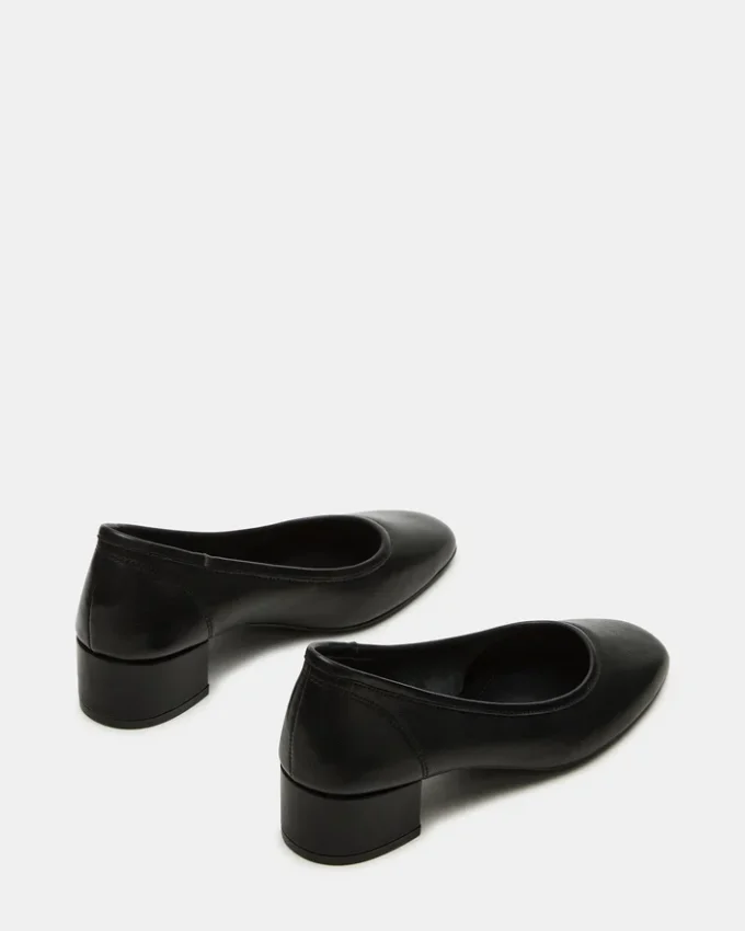 Mollie in pelle nera