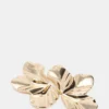 Orecchini a perno con grande fiore in oro