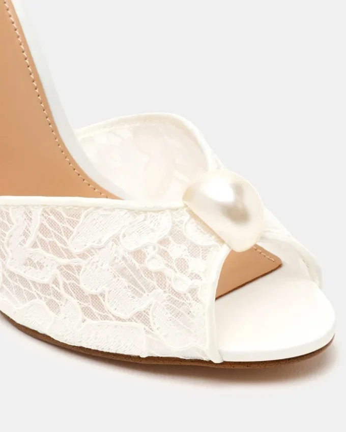 Priya in pizzo bianco perla