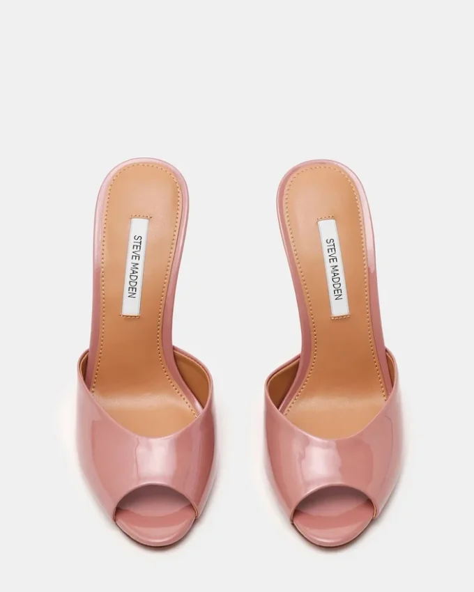 Priya in vernice color cipria scuro