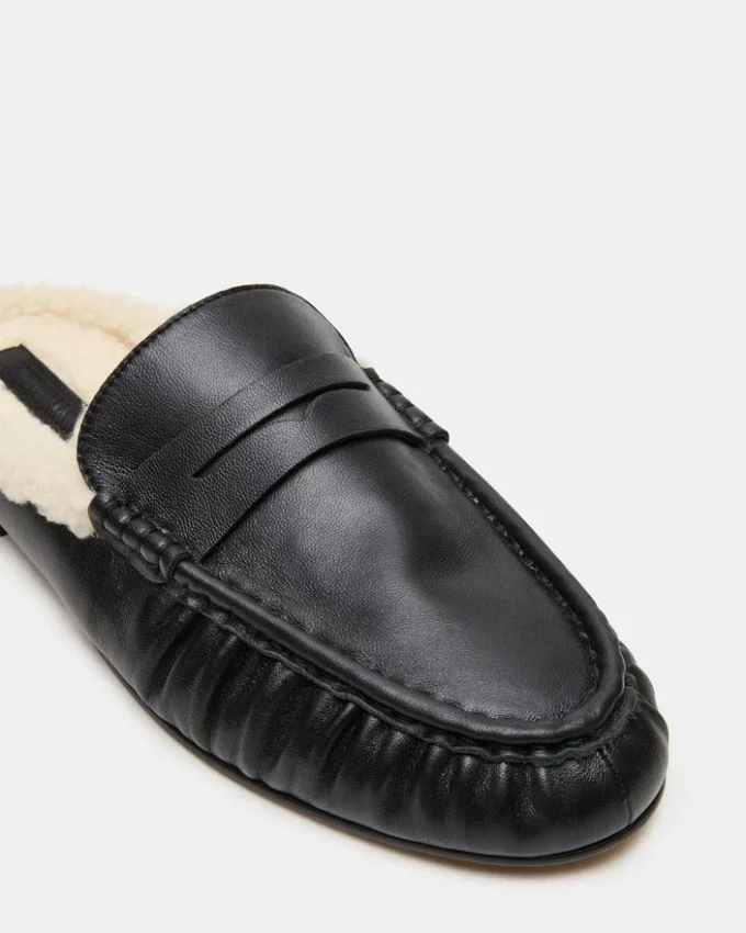 Rafe in pelle nera e pelliccia sintetica