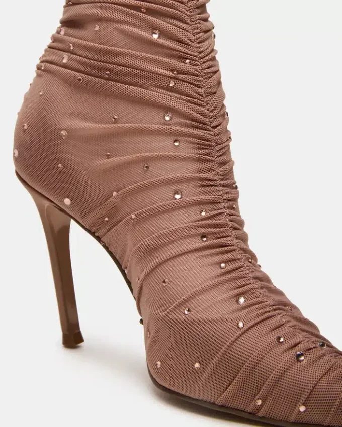 Rashida Blush in rete