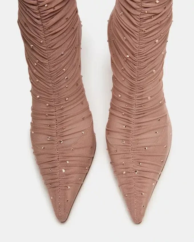 Rashida Blush in rete