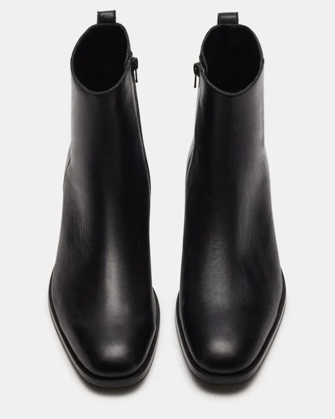 Richie in pelle nera