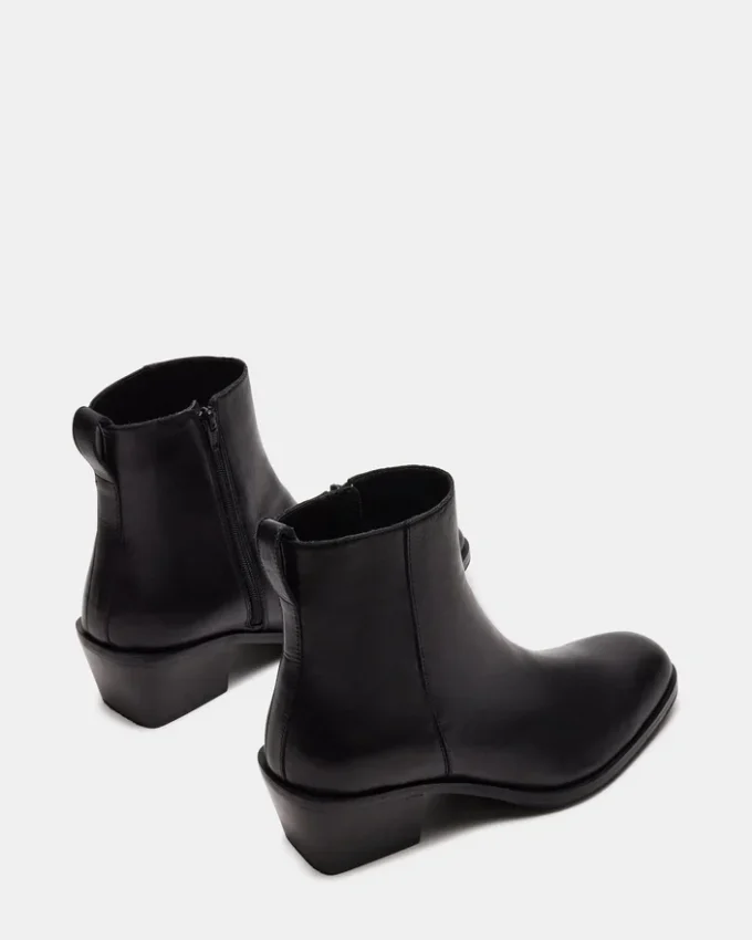 Richie in pelle nera