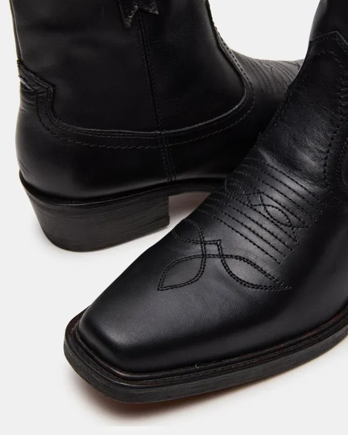 Sanderson in pelle nera